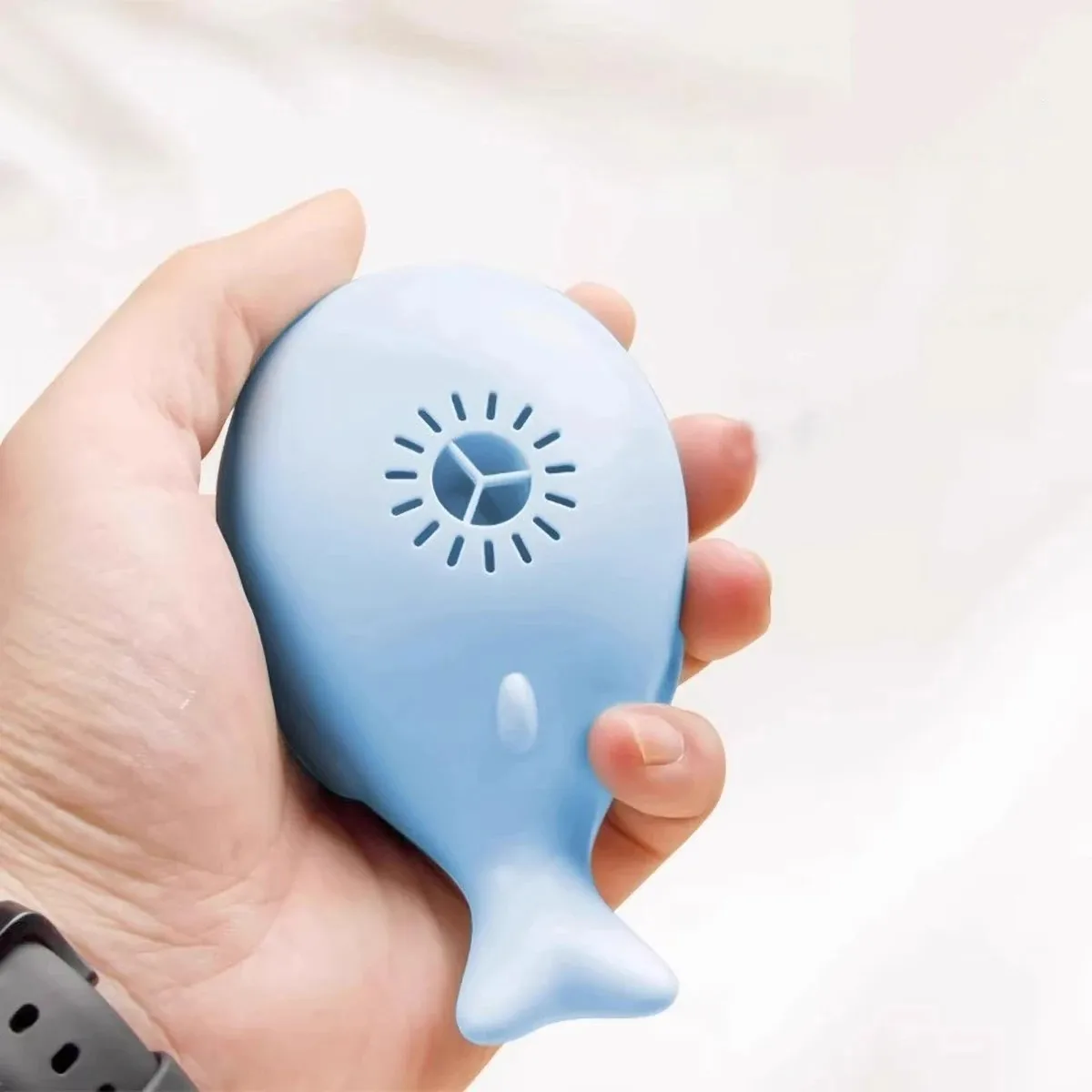 Elektrische Zweefbal Speelgoed voor Katten | Walvisvormig | USB Oplaadbaar | Interactief Huisdierenspeelgoed | Zwevende Bal | Draagbaar en Veilig | Multifunctionele Ventilator Functie - Image 4