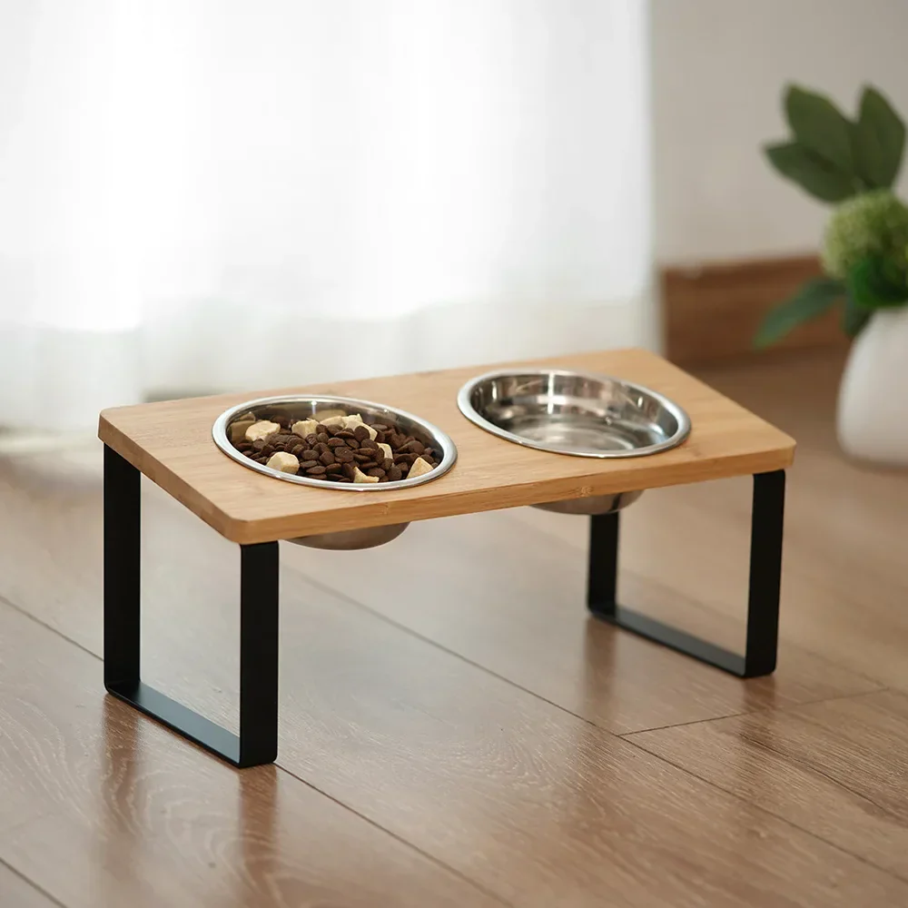 DinePaws Dubbele Voerbakken voor Katten en Kleine Honden | RVS Kommen met Houten en Bamboe Voet | Ergonomisch en Makkelijk Schoon te Maken - Image 2