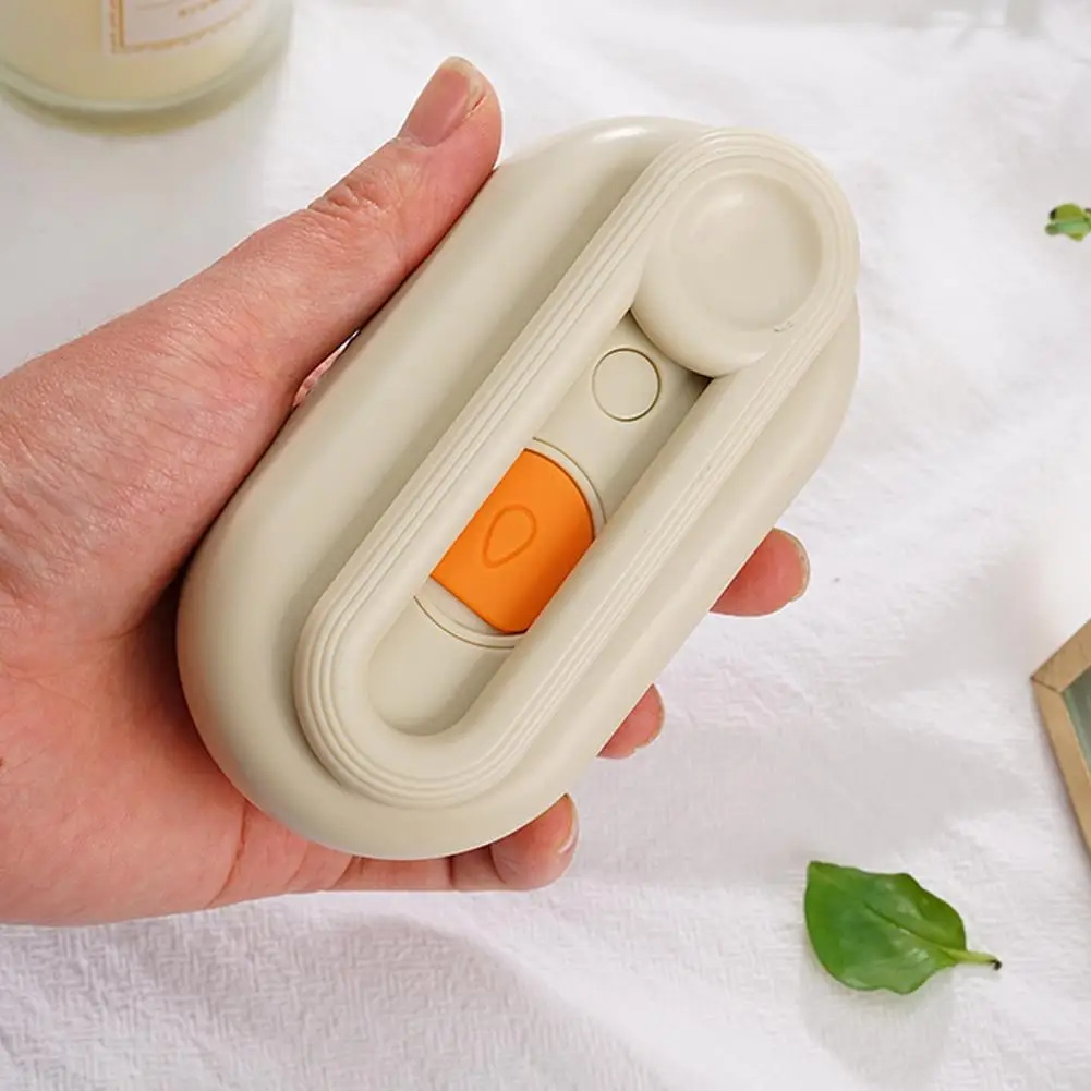 FurClean Oplaadbare Verzorgingsborstel voor Huisdieren | 3-in-1 Functie met Stoomtechnologie & Zachte Massage | Wit en Oranje - Image 3