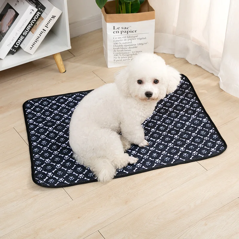 Herbruikbare Trainingsmat voor Honden | 4-laags Absorberend & Antislip Ontwerp | Geschikt voor Meubel- en Autobescherming | Machinewasbaar - Image 13