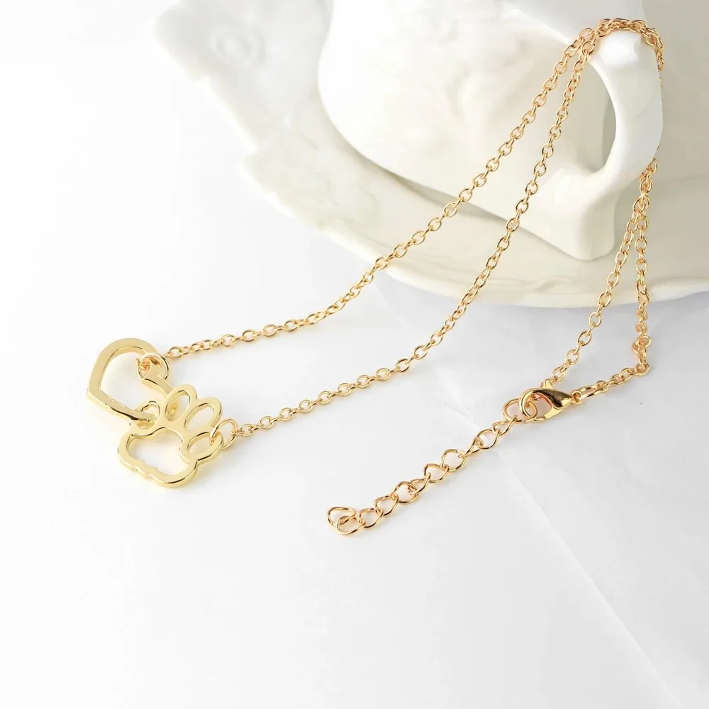 Halsketting met hondenpoot en hart hanger | Dierenliefde sieraad voor dames | Goud en zilver | Voor honden- en kattenliefhebbers | 42+7cm ketting | Trendy accessoire - Image 2