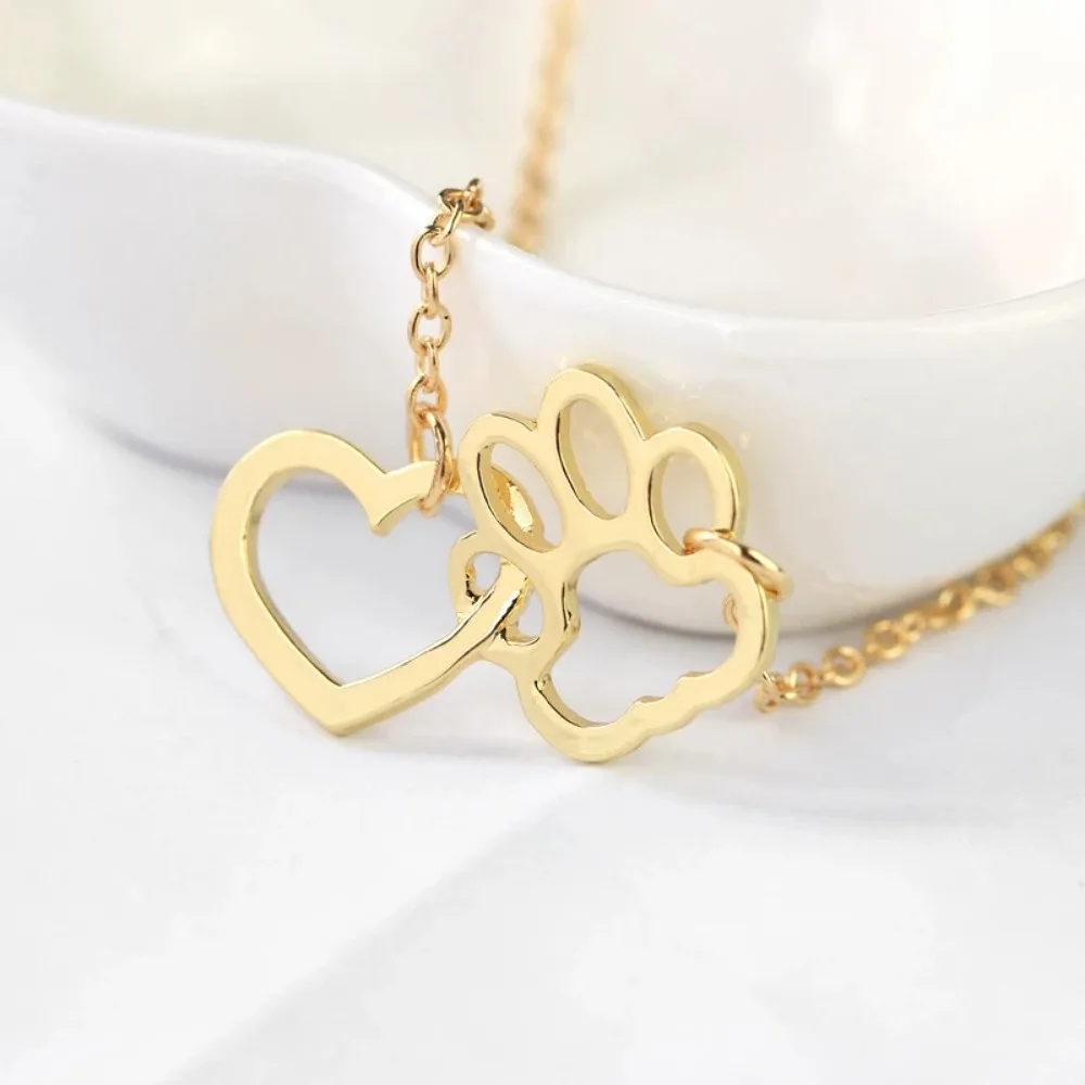Halsketting met hondenpoot en hart hanger | Dierenliefde sieraad voor dames | Goud en zilver | Voor honden- en kattenliefhebbers | 42+7cm ketting | Trendy accessoire - Image 3