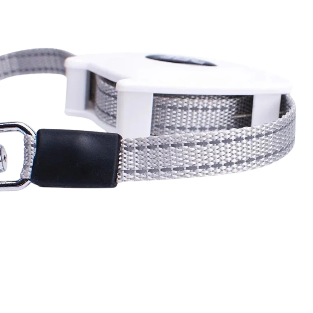 Intrekbare Huisdier Liberty Lijn | Verstelbare Nylon Band | Ergonomische Grip voor Comfort | Geschikt voor Katten en Honden tot 30 kg | 140CM Veilig Verkennen | Duurzaam en Veilig Mechanisme - Image 4