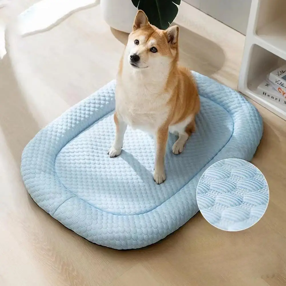 Verkoelende IJs-Zijde Mat voor Honden | Zacht en Comfortabel | Bescherming tegen Warmte | Gemaakt van 3D Vezels | Helpt Hoofd en Nek koel houden | Gemakkelijk in Gebruik | Geen Opladen Nodig - Image 4