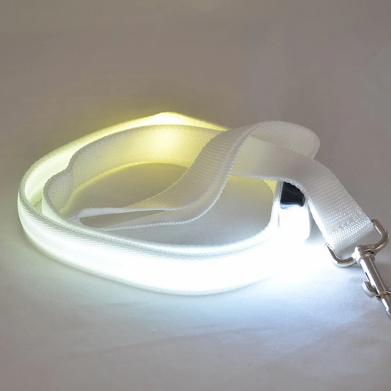 LED Veiligheidsriem Voor Honden | USB Oplaadbaar | Meerdere Lichtstanden | Ergonomisch Handvat | Nylon | Verkrijgbaar in Diverse Kleuren | 120cm Lang | 2.5cm Breed | Nachtelijke Wandeling Veiligheid - Image 10
