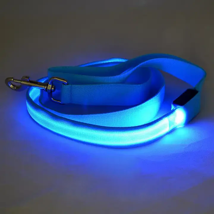 LED Veiligheidsriem Voor Honden | USB Oplaadbaar | Meerdere Lichtstanden | Ergonomisch Handvat | Nylon | Verkrijgbaar in Diverse Kleuren | 120cm Lang | 2.5cm Breed | Nachtelijke Wandeling Veiligheid - Image 6