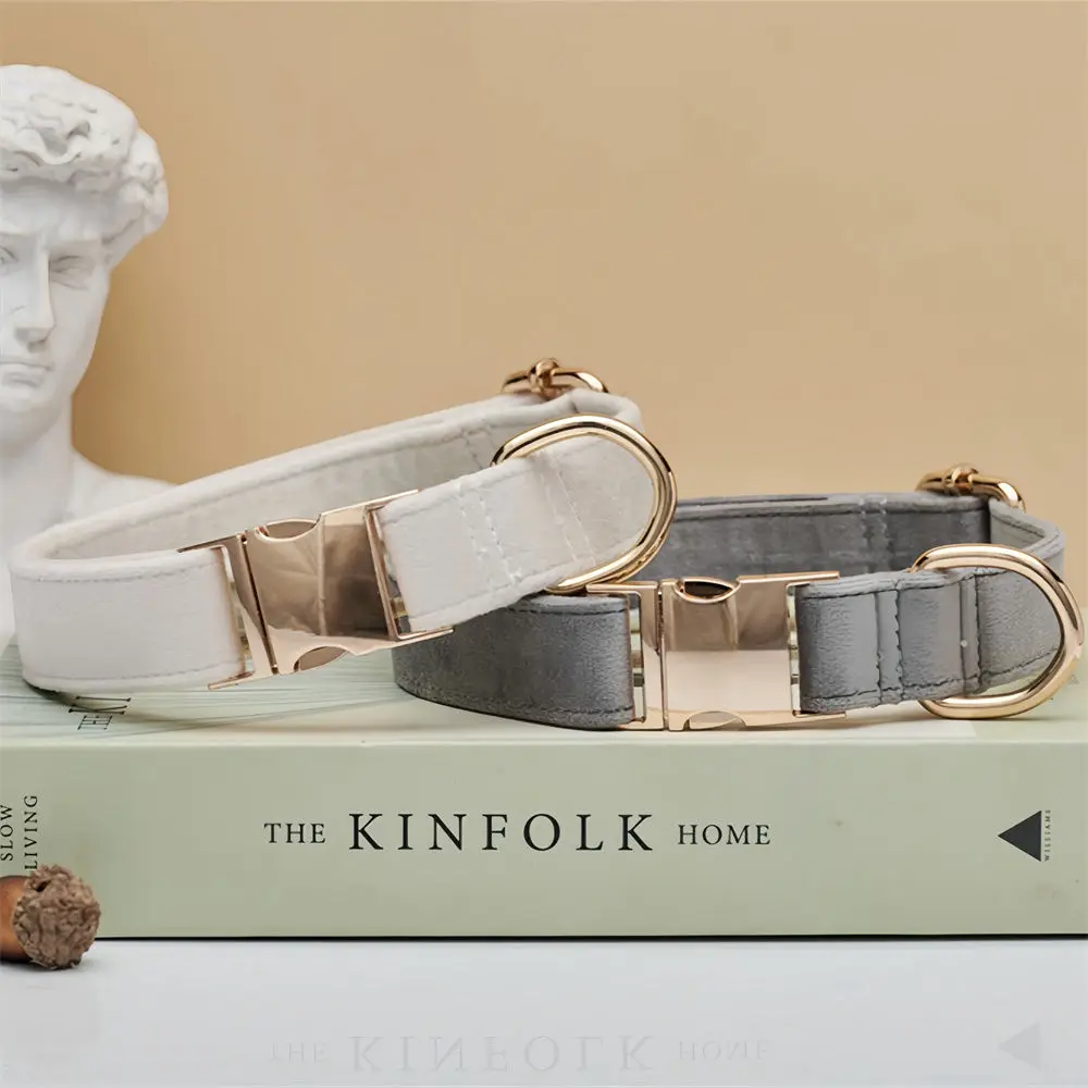 Fluwelen Hondenhalsband Ritssluitset | Gepersonaliseerd | Meerdere Kleuren | Bruin Grijs Wit | Metalen Gesp | Hondenriem | Bruiloft Geschikt - Image 4