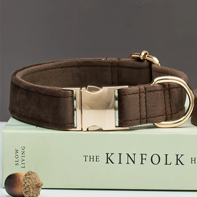 Fluwelen Hondenhalsband Ritssluitset | Gepersonaliseerd | Meerdere Kleuren | Bruin Grijs Wit | Metalen Gesp | Hondenriem | Bruiloft Geschikt - Image 9