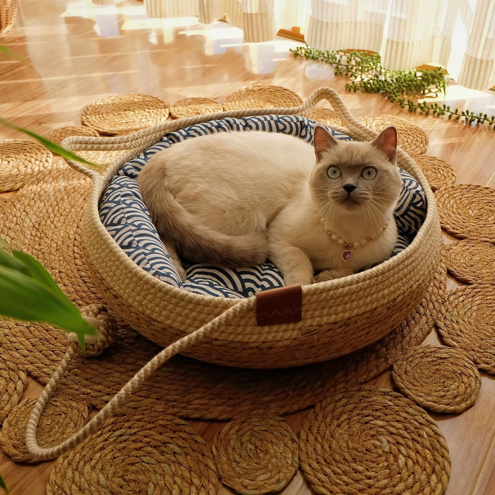 OUZEY Rieten Huisdier Mand | Comfortabel Ademend | Katoen | Ronde Mand voor Katten en Kleine Honden | Seizoensgebonden Dierenhuis | Perfect voor Rust en Slaap | Huisdieraccessoires uit China