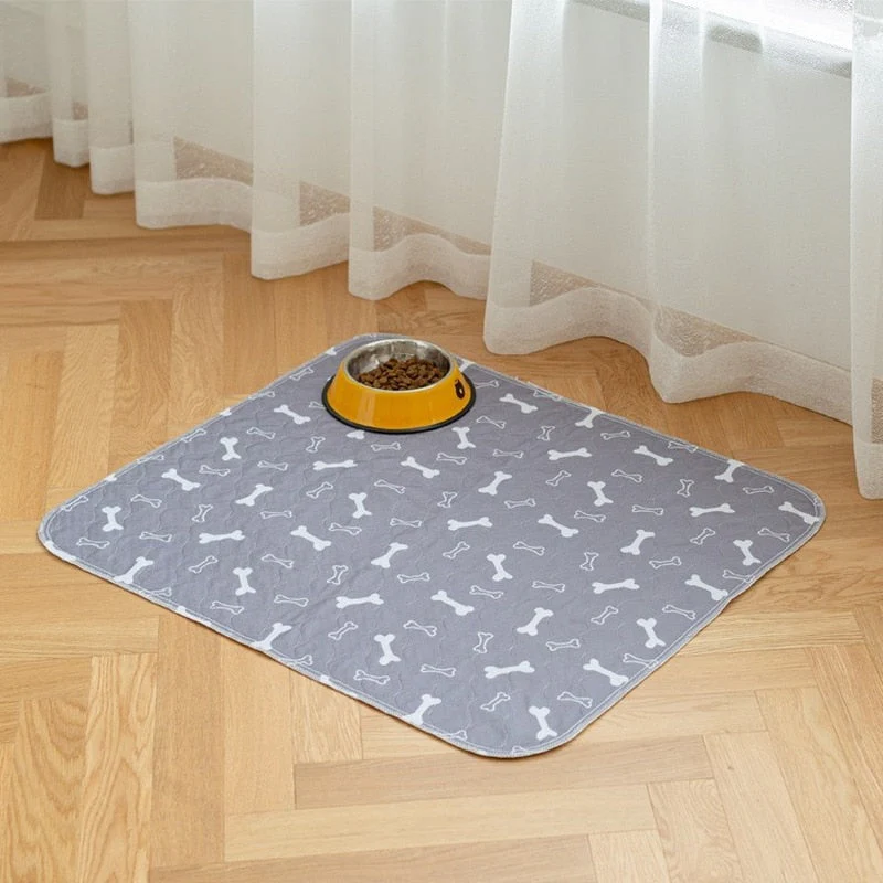 Herbruikbare absorberende hondenplasmat | Zachte en duurzame mat voor binnen | Beschermt vloeren tegen ongelukjes | Wasbaar en geur absorberend | Geschikt voor bench, auto en onder voederbak - Image 4