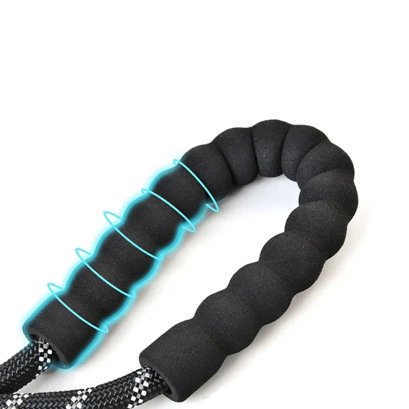 Reflecterende Veiligheidslijn | Zware Honden | Comfortabele Grip | Waterbestendig Nylon | Voor Wandelingen in Alle Seizoenen - Image 4