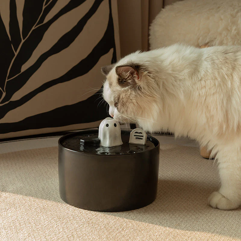 Keramische Kattenfontein | 1.5L | Automatische Veiligheidsuitschakeling | Zorgt Voor Schone Hydratatie | Gotisch Ontwerp | Fluisterstil | Betrouwbaar Filtersysteem - Image 3