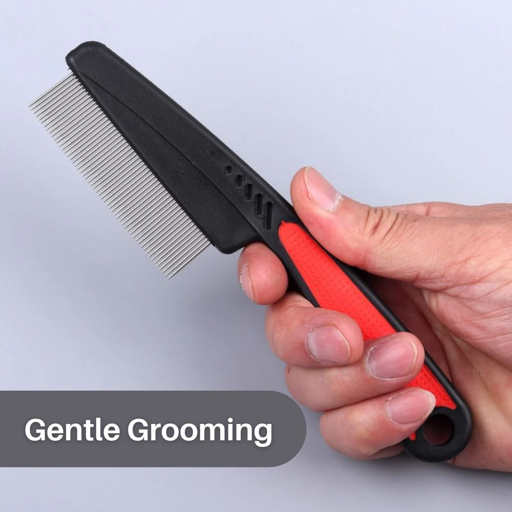 FleaFree™ ProGroomer Kam | Efficiënte Verwijdering van Vlooien en Vuil | Huisdiervriendelijk | Roestvrijstalen Tanden | Gemakkelijk Schoon te Maken | Voor Zachte Verzorging van Huisdieren - Image 4